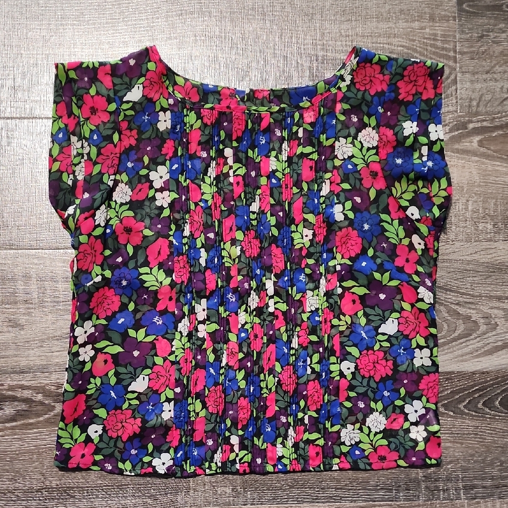 💋 Delia*s floral Button back Blouse 💋